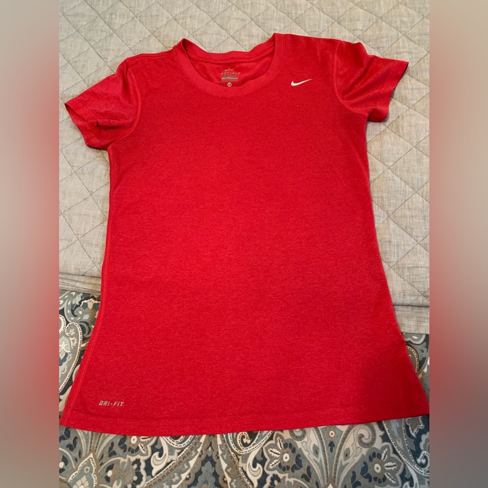 NWOT Nike Dry Fit Tee